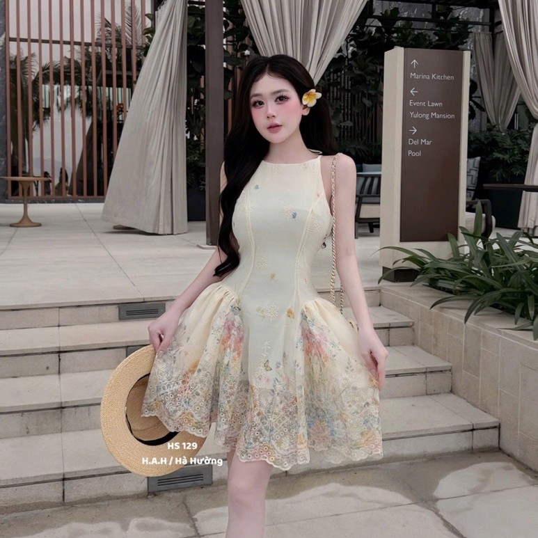 HAH Váy yếm thêu hoa HS 129