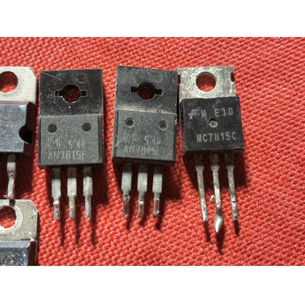 IC ổn áp 15V 1,5A 7815 7915 các hãng tháo máy