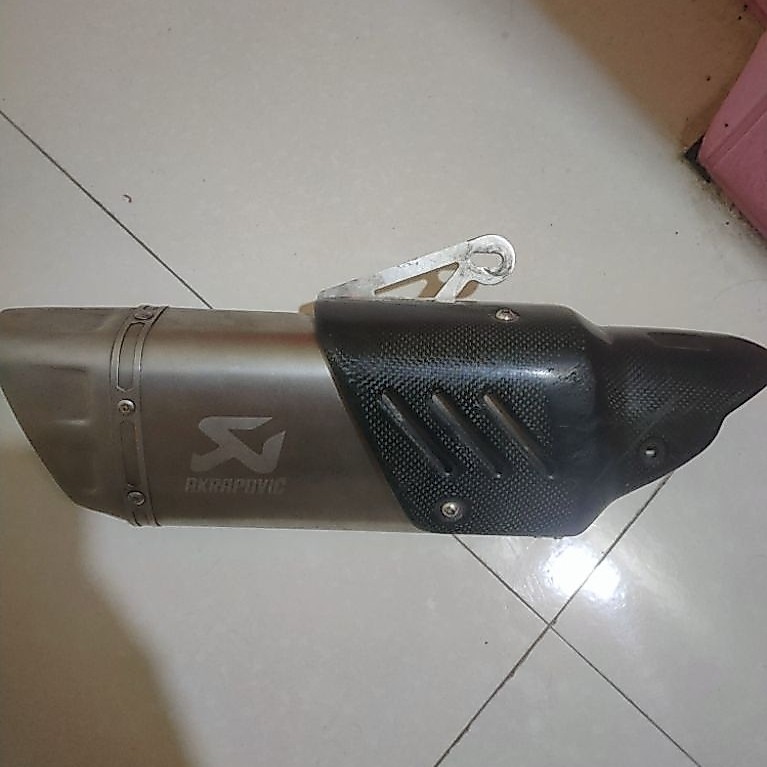 Pô akapovic r1
