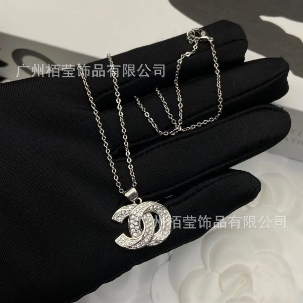 Real Shot Xiangjia với nhãn Double C Full Diamond Cross Vòng cổ Nữ Bà Xiang Dây chuyền xương đòn thờ