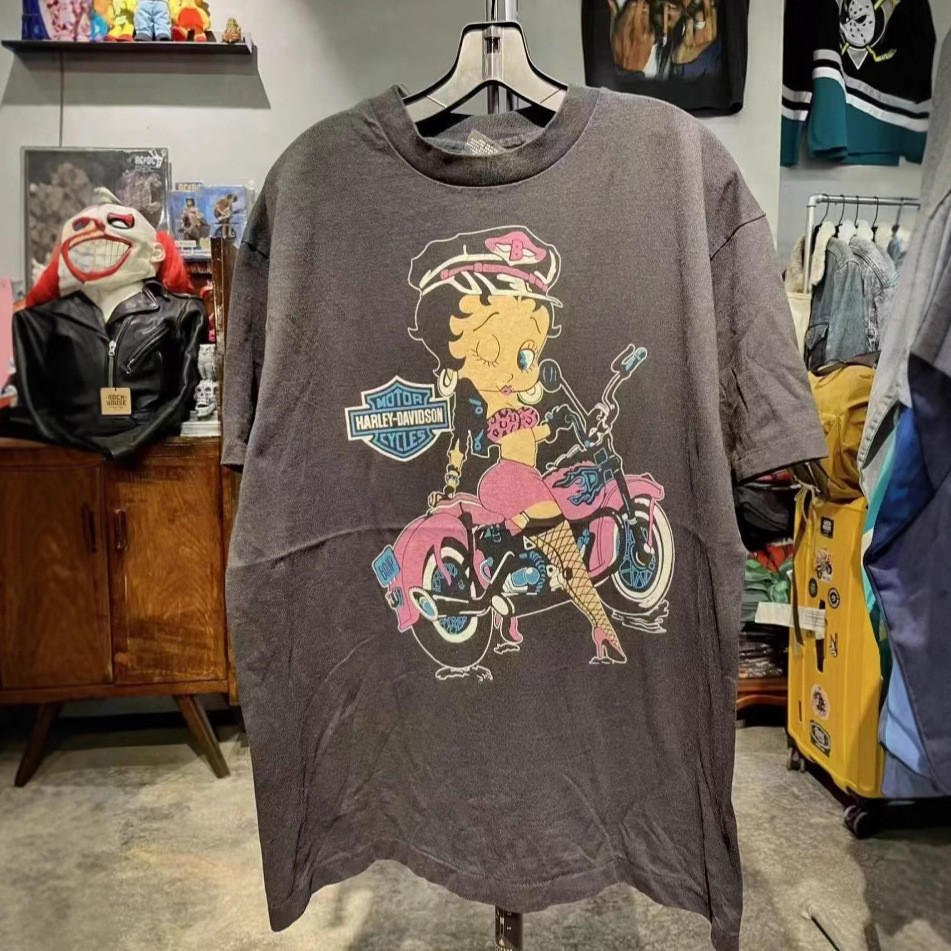 I3GT BETTY BOOP MOTOR 90s VintageTee Betty riding a Harley printed American retro short-sleeve shirt