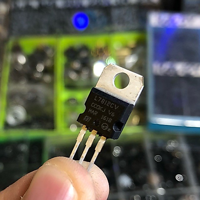 5 con ic ổn áp L7812