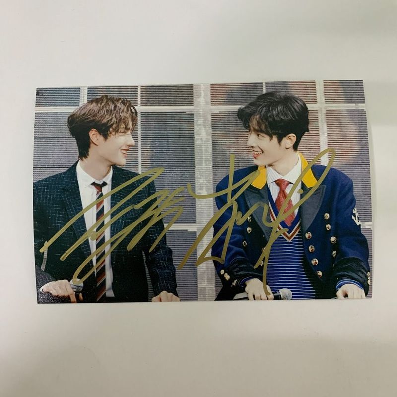 Xiao Wang Yibo Autograph Ảnh Xiao Wang Yibo Hàng Hóa Xiao Wang Yibo Autograph Ảnh 0625