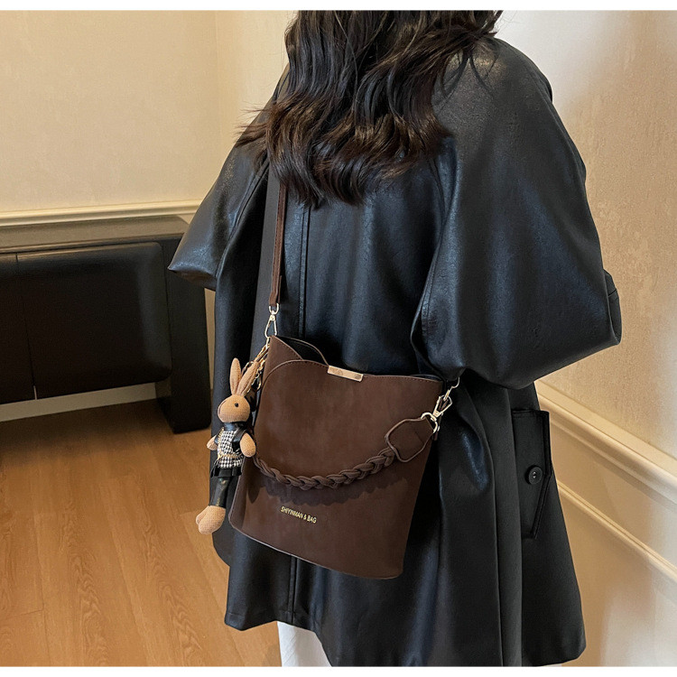 New commuter bag, women's shoulder bag, fashionable crossbody bag, versatile handbag, bucket bag
