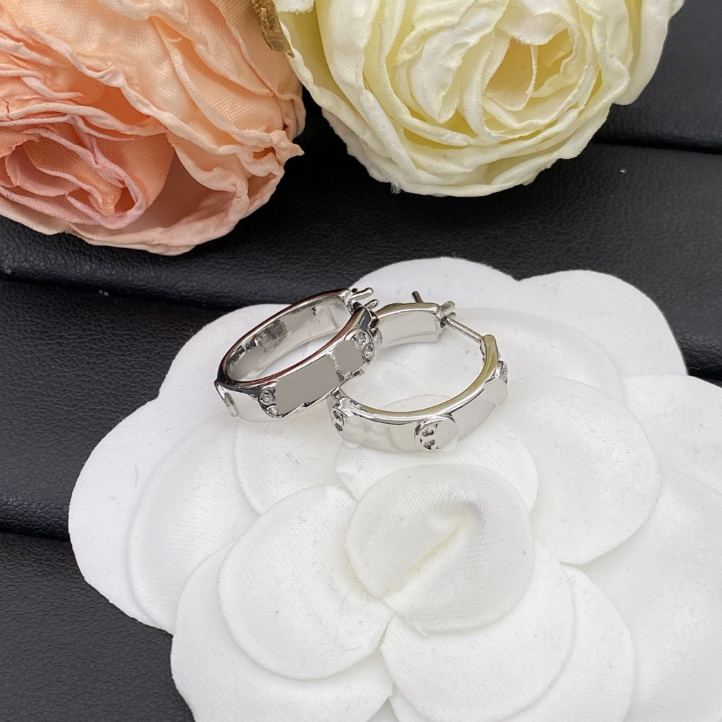 New style earrings, letter earrings, fashionable trendy earrings, elegant earrings