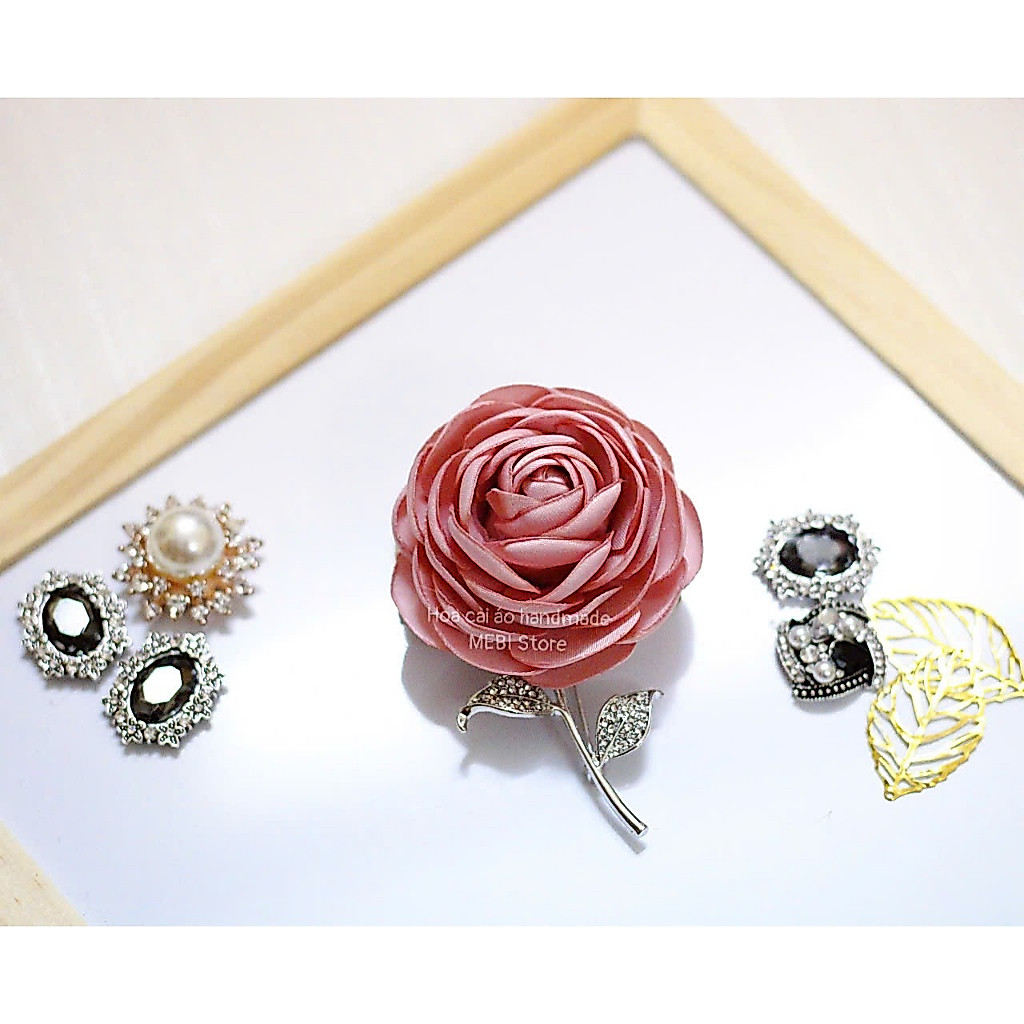 Cài áo hoa hồng cánh lụa cành đá cao cấp (size 5.5 cm)