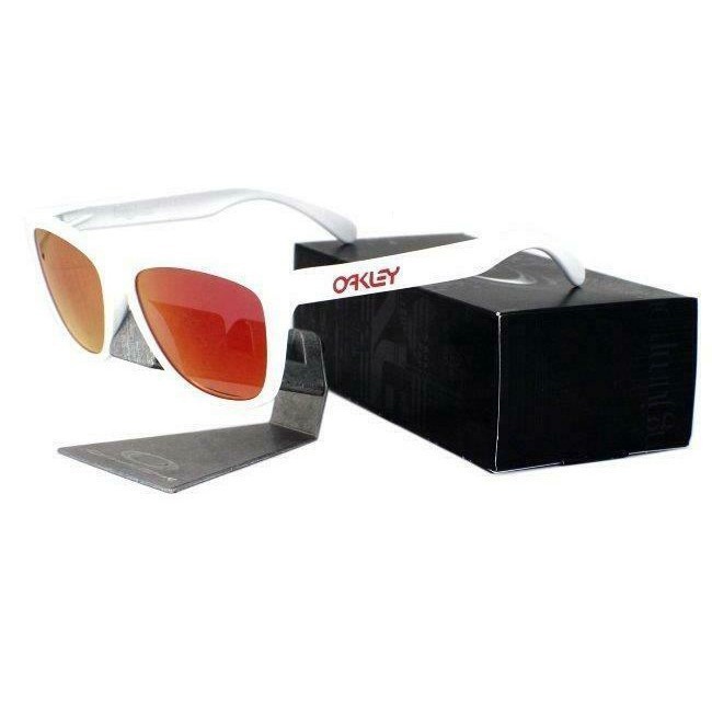 Oakley - Kính râm nam gọng trắng được đánh bóng Frogskins Ruby Iridium Lens.