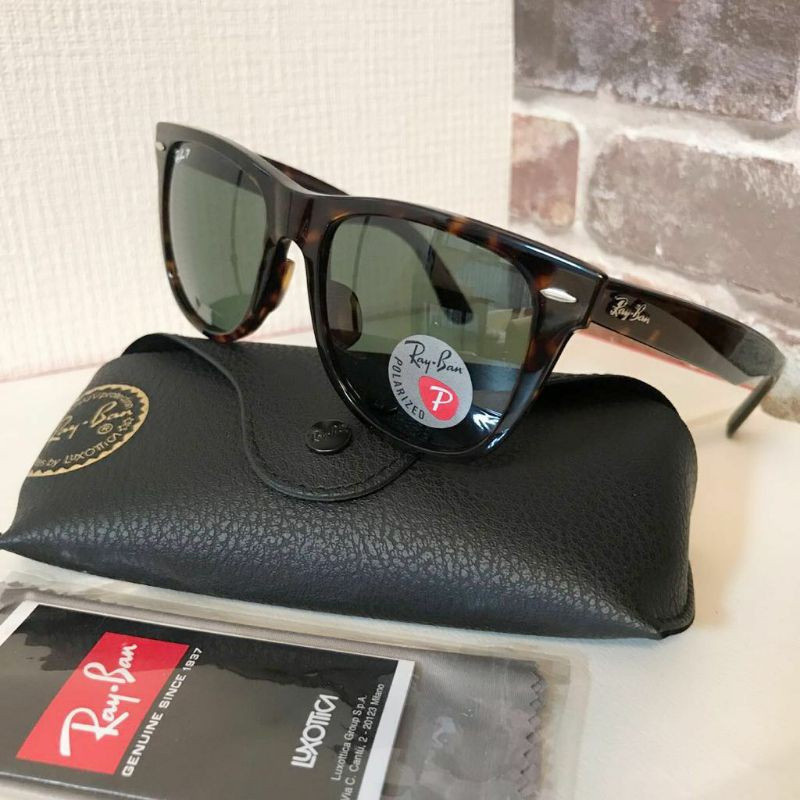 Kính Mát Wayfarer Classic Luxottica Model RB2140 902