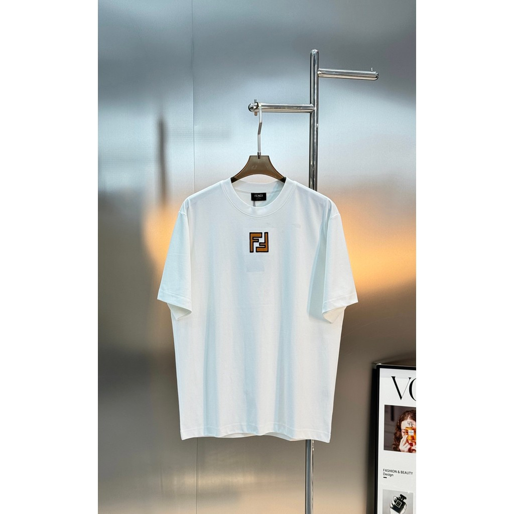 FENDI Mùa Hè Phong Cách Mới Áo Thun Ngắn Tay Nam Nữ Cặp Đôi Thể Thao Tay Ngắn In Chữ Nhật Bản In log