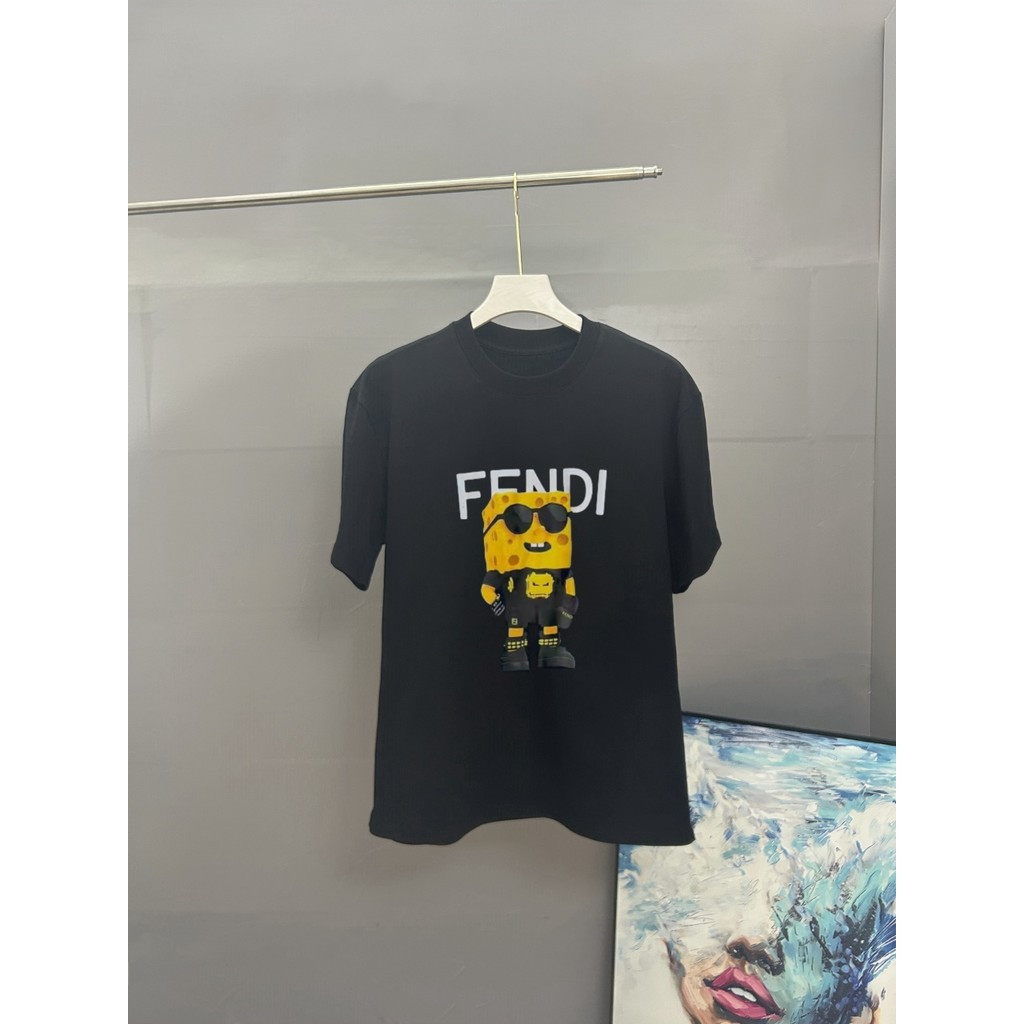 FENDI Nam Nữ Phong Cách Mới Phong Cách Cổ Điển In Hình Áo Thun Phong Cách Mỹ Hợp Thời Trang Đáy Chữ 