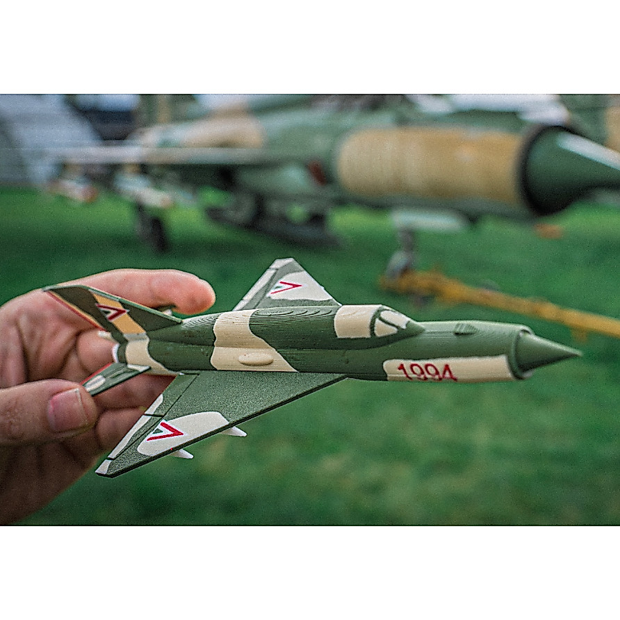 KIT CARD MÔ HÌNH MÁY BAY HUNAF MIG-21 – LẮP GHÉP SÁNG TẠO, CHI TIẾT SỐNG ĐỘNG
