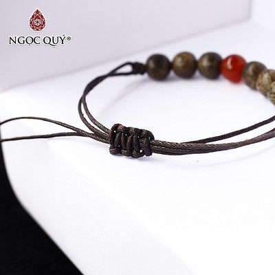 Vòng trầm tốc tròn thắt dây phối đá mã não đỏ - Ngọc Quý