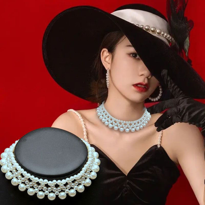 Nữ Blogger Giả Ngọc Trai Xương Đòn Vòng Cổ