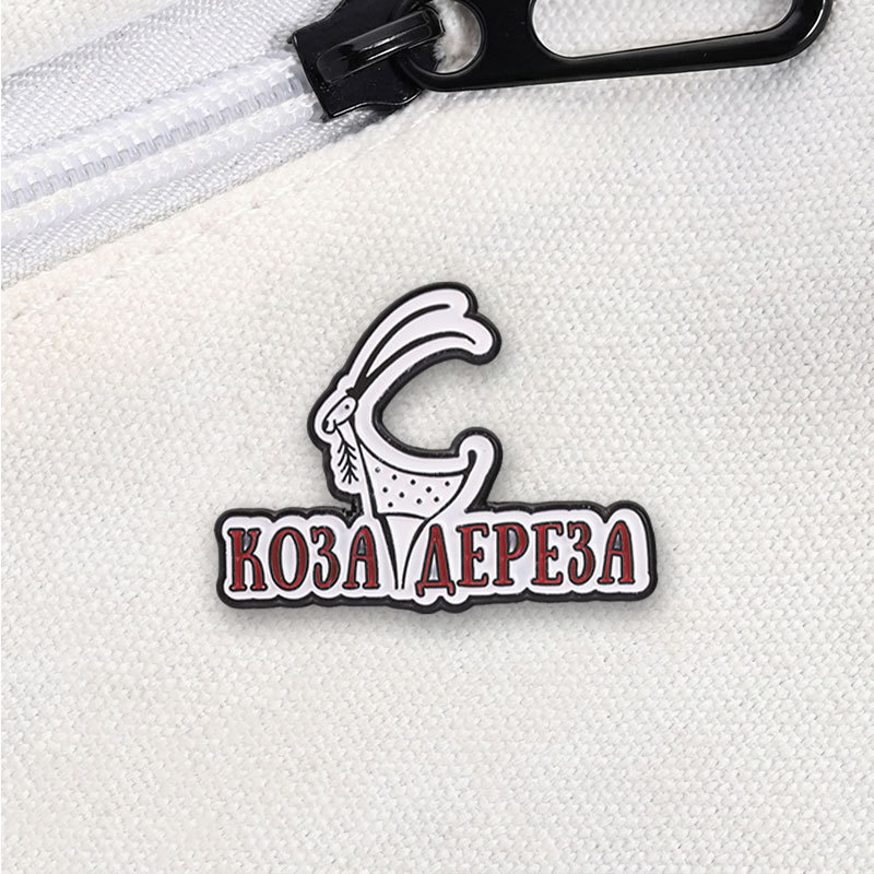 Vintage Chữ Cái Cyrillic Lapel Pin Hợp Kim Đậm Đỏ & Đen Chữ Huy Hiệu Với Dê Biểu Tượng Món Quà Độc Đ
