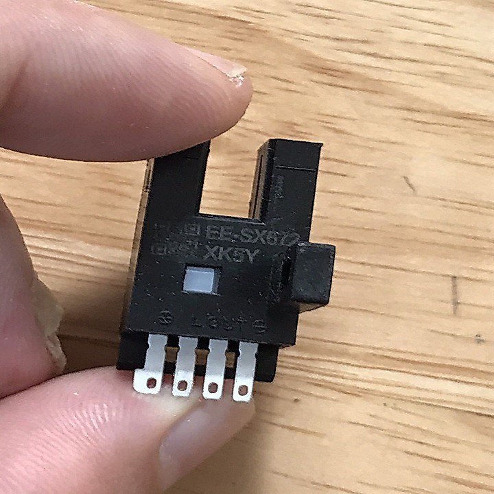 Cảm biến quang EE-SX672
