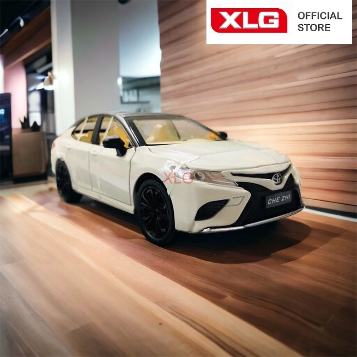 Mô hình xe ô tô Toyota Camry 2022 bằng kim loại - XLG - Rubik Ocean