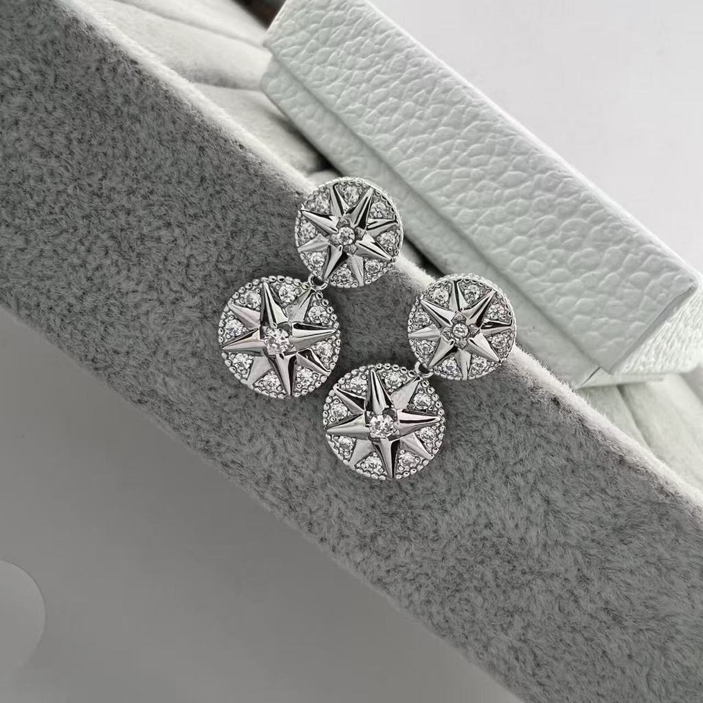 V Gold-plated diamond double compass earrings for women, unique and stylish eight-pointed star zirco