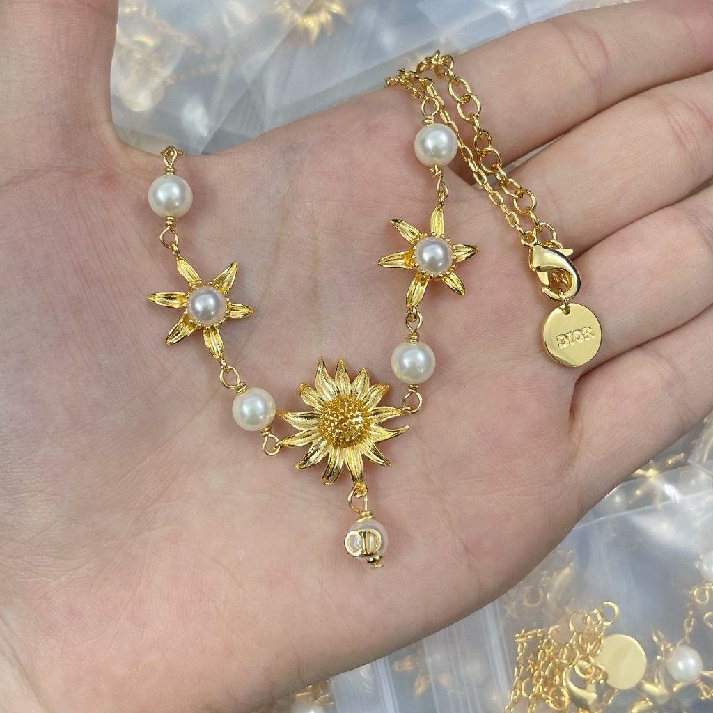 Vòng tay ngọc trai hướng dương CD kim loại mạ vàng