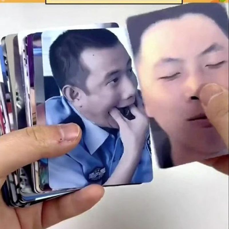 【现货】表情包无聊小玩具桌游成年休闲聚会卡游戏搞笑表情. 卡A complete set of funny and humorous emoji card games, as well as boar