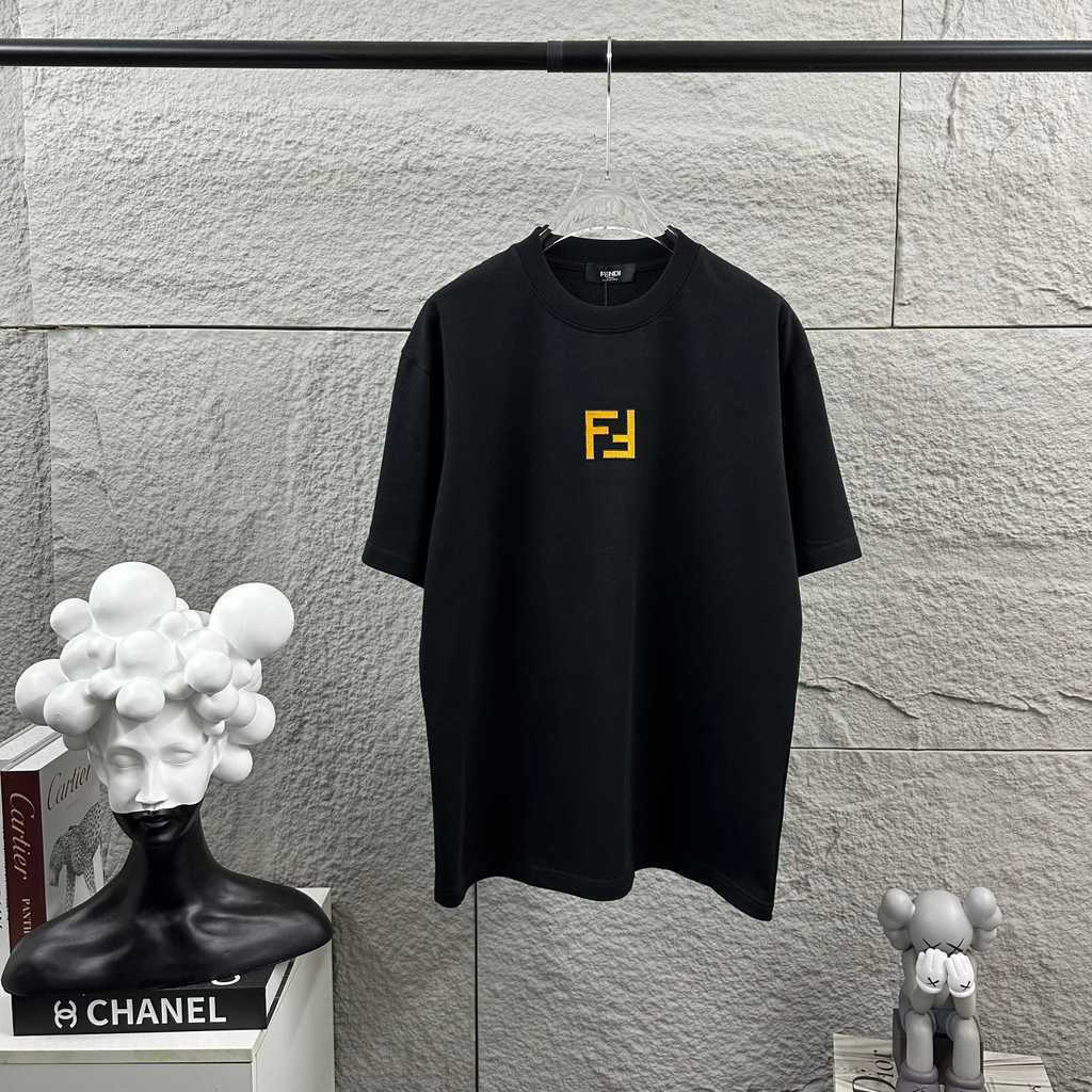 FENDI Mùa Hè Phong Cách Mới Áo Thun Ngắn Tay Nam Nữ Cặp Đôi Phong Cách Màu Trơn Thoải Mái Thoáng Khí