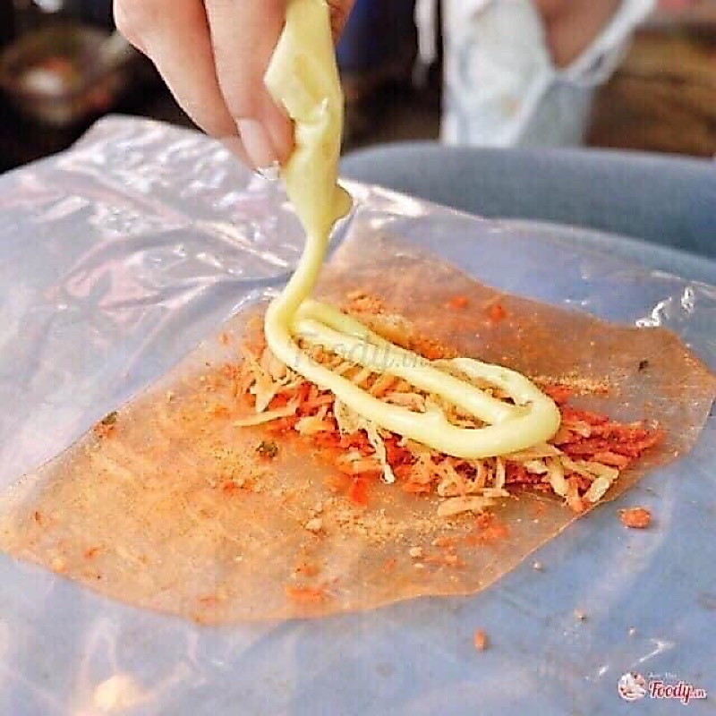 Bánh tráng cuốn bơ tép khô bò cay