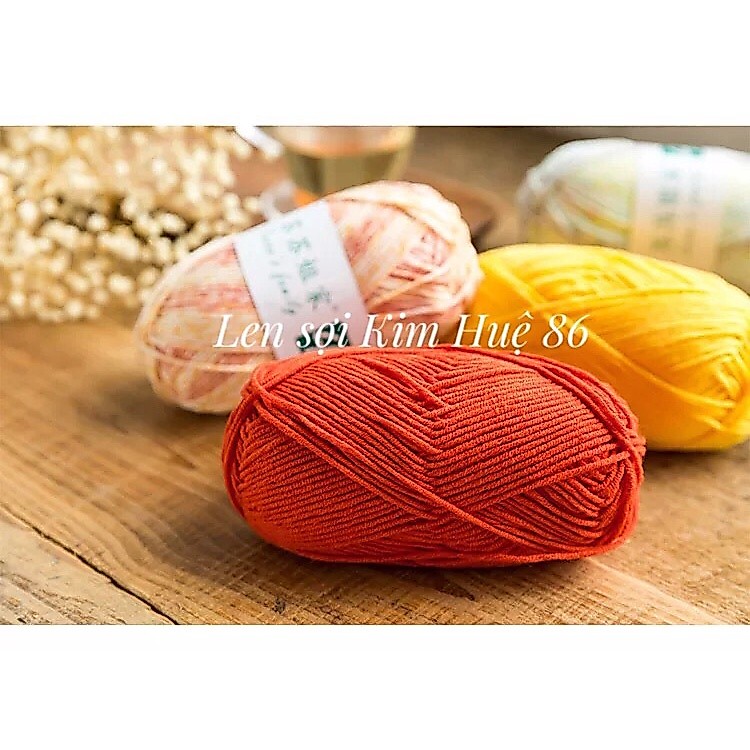 Len Susan's family 4-Sợi sơnin ( chenille), thành phần 60% sợi cotton, 40% sợi acrylic,cuộn 50g,mã h
