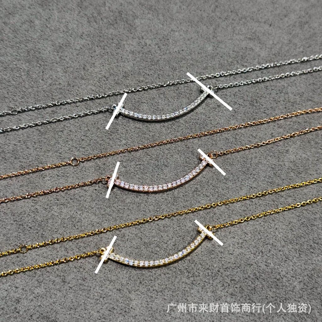 Smiling face full diamond white diamond necklace, simple and stylish necklace, elegant necklace for 