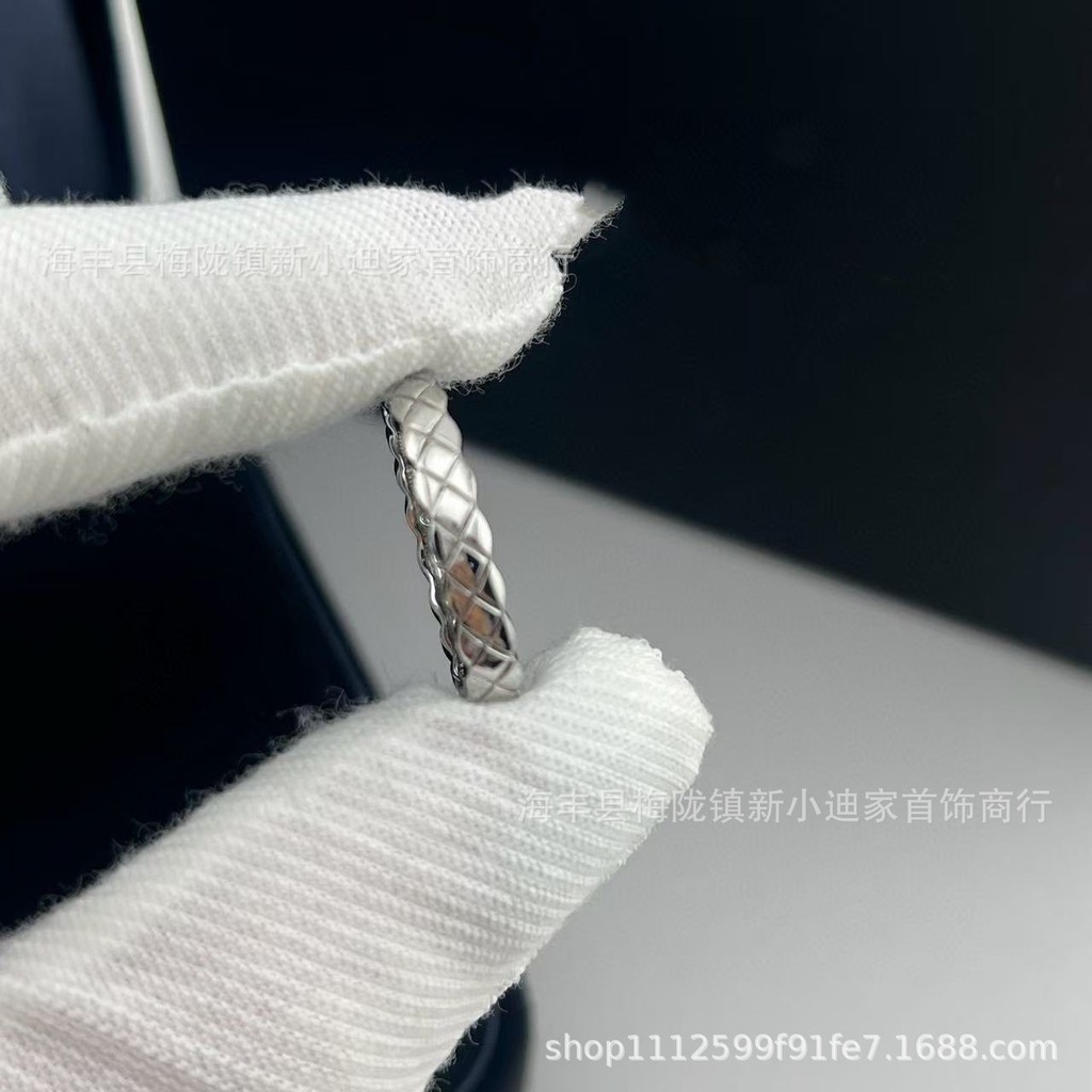 V Gold diamond ring INS Minimalist design with versatile fine diamond pattern ring