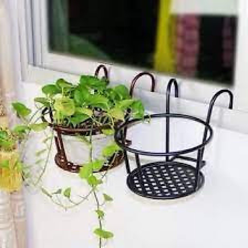 Giỏ sắt treo hoa ban công