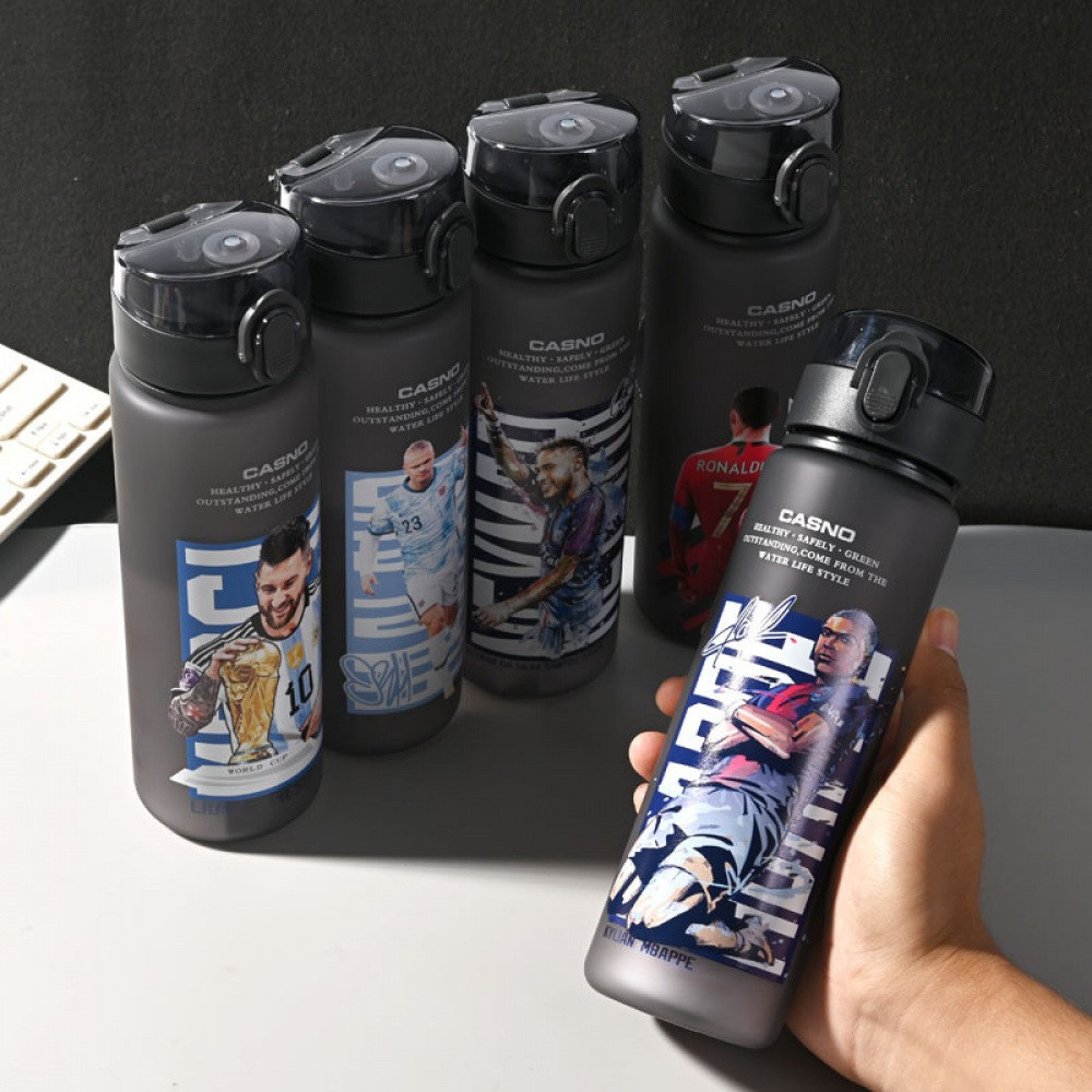 Bình nước thể thao di động Ronaldo & Messi có nắp & cốc không gian mờ