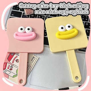  Gương lược mini cầm tay có charm đôi môi xúc xích dùng trang điểm  dễ thương nhỏ gọn tiện lợi tiện lợi mang theo bênmình 