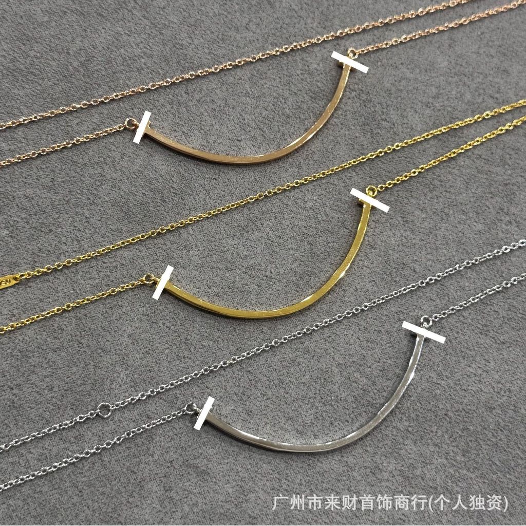 Large Glossy Smile Necklace for Women, Rose Gold Design, Smiley Face Clavicle Chain