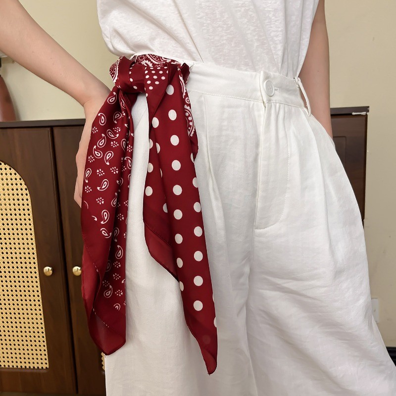 Khăn quàng cổ vuông màu đỏ cổ điển Jeans Khăn lụa