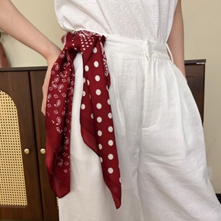 Khăn quàng cổ vuông màu đỏ cổ điển Jeans Khăn lụa