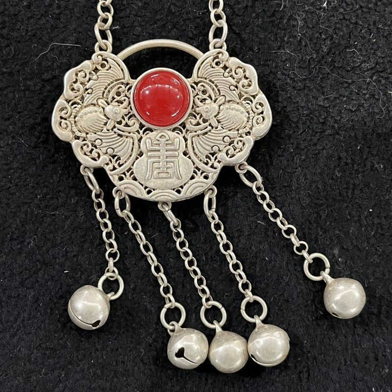 Cổ Retro Bộ Sưu Tập Bạc Rỗng Khắc Khóa Trung Bình Ngọc Bạc Khóa Vòng Cổ Miao Bạc Vòng Cổ / Hạt 6.24