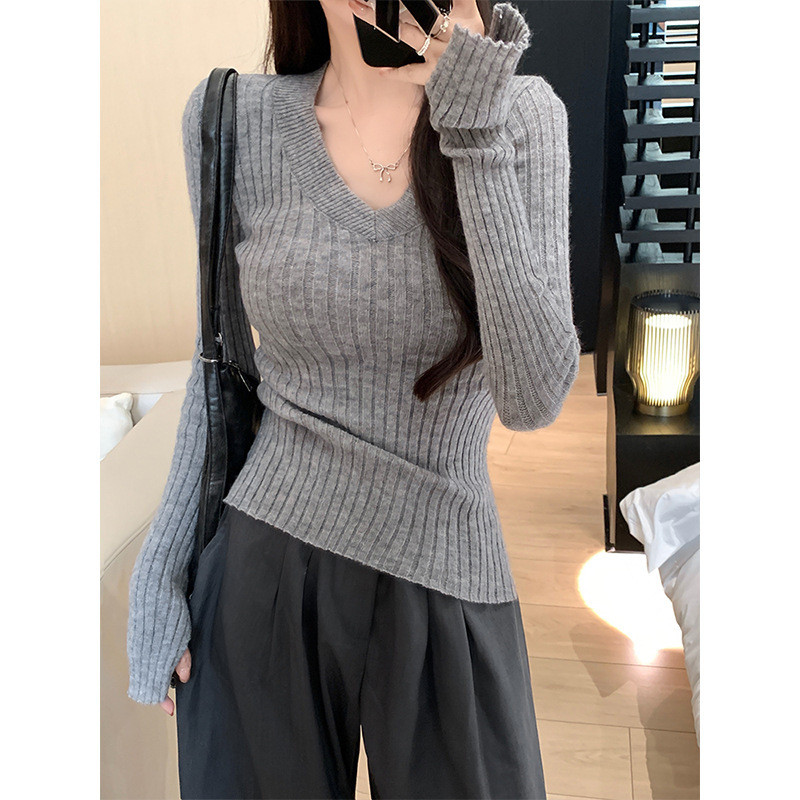 Áo len dệt kim sọc cổ chữ v Moses Queen / Moses Queen Grey @ -