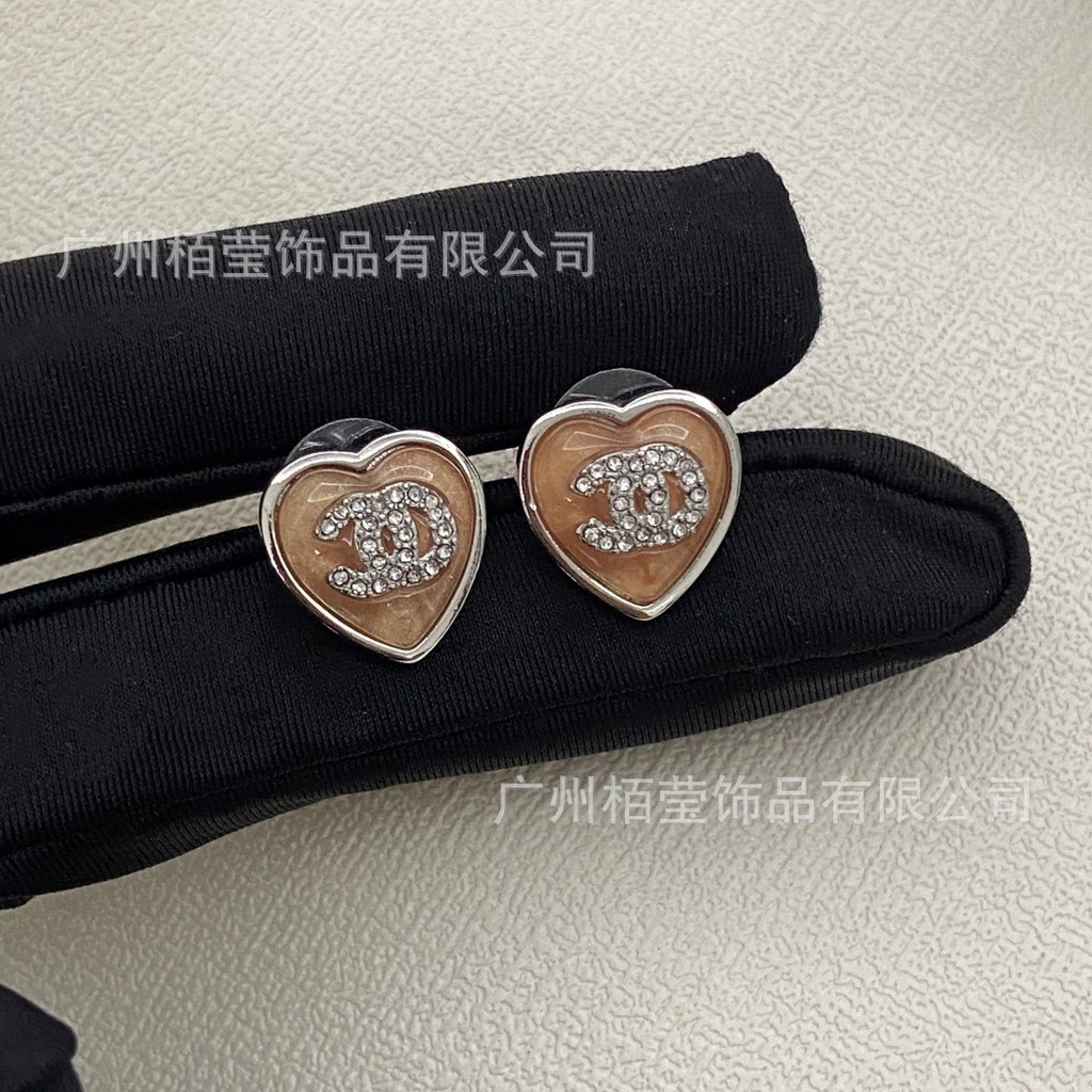 Chanel Diamond Double c Bông tai trái tim tình yêu Nữ Chanel Sang trọng Bông tai hình trái tim Phong