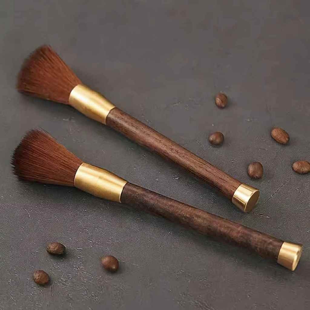 Cọ vệ sinh máy pha cà phê có tay cầm bằng gỗ dùng phủi bột cà phê VALEN