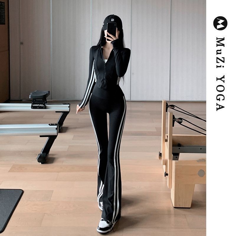 Bộ áo sweatshirt thể thao tay dài màu sắc sọc mới cho phụ nữ, quần yoga ống loe đào, bộ hai món