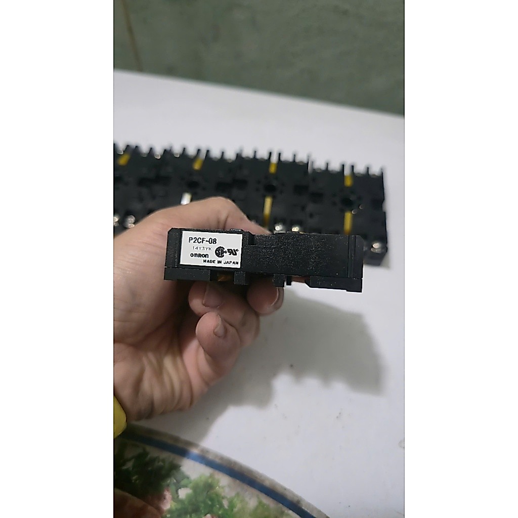 Đế gài timer rơ le P2CF-08 giá rẻ 8 chân tròn có khóa giữ các loại timer dh48