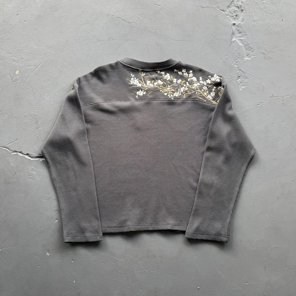 PUUH Derschutze European and American style embroidered cherry blossom waffle knit base shirt for me