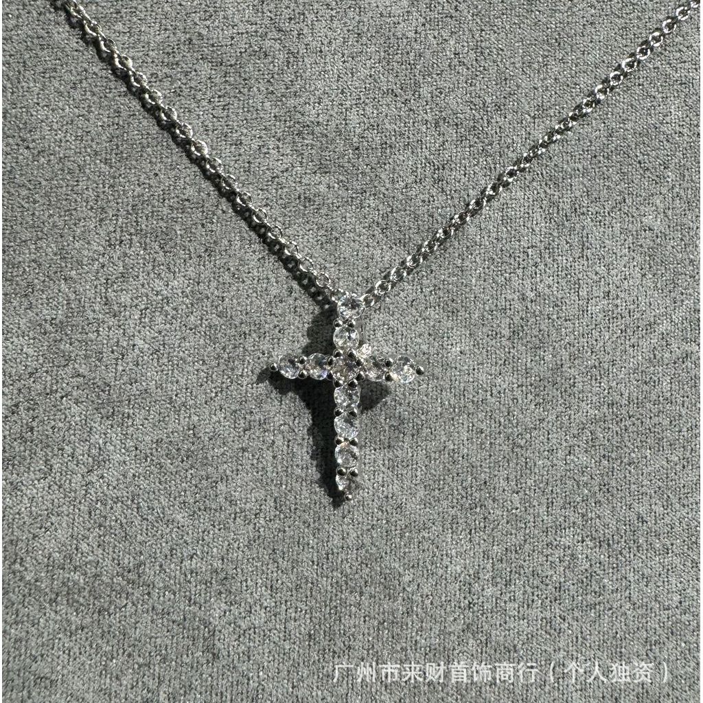 Heart-shaped cross necklace studded with diamonds, layered necklace, classic versatile vintage neckl