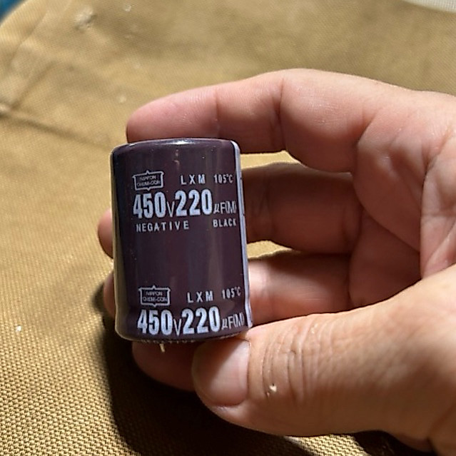 2c    Tụ    hoá    220uf -450V   3cmx4cm