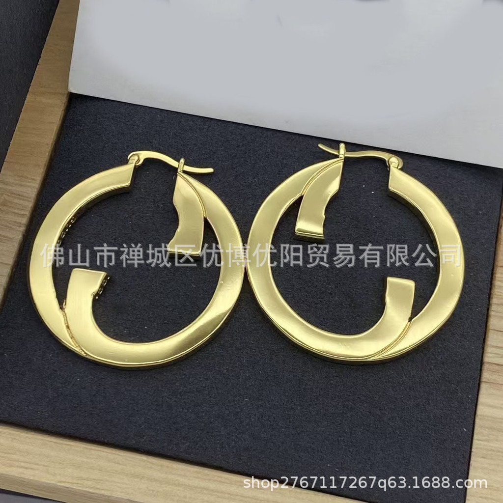 New fashion trend classic stylish versatile hoop earrings and studs
