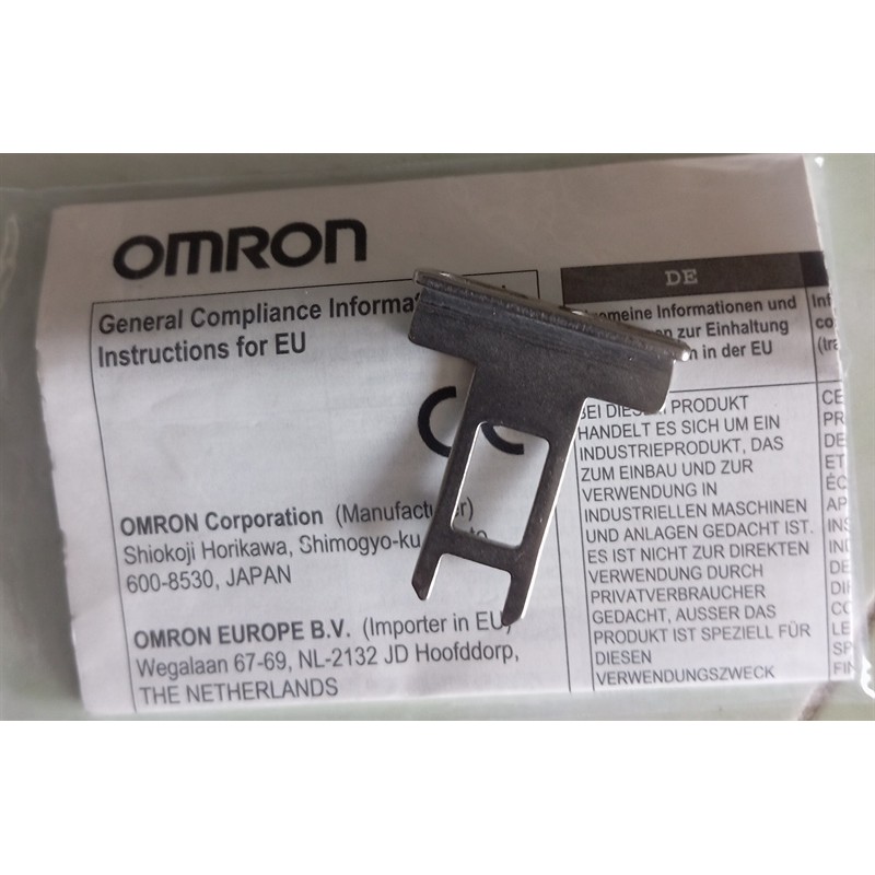Công tắc khóa cửa an toàn OMRON D4DS-K2