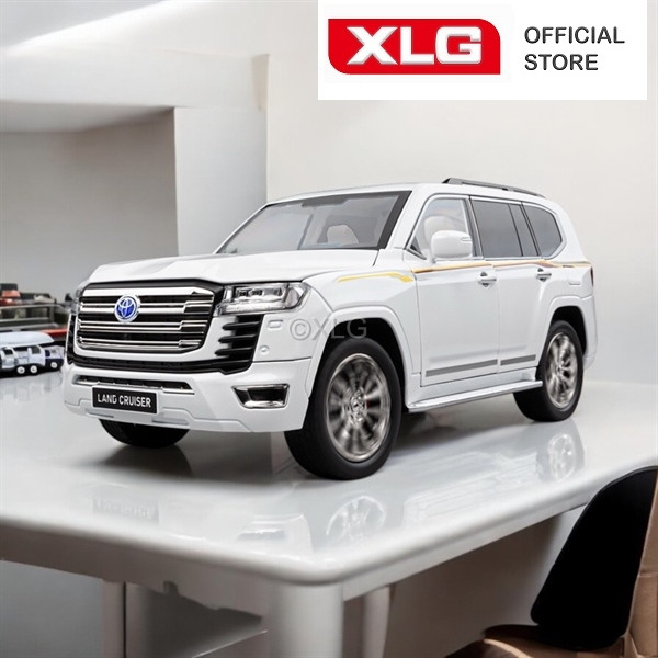 Mô hình xe Toyota Land Cruiser LC300 1:18 cao cấp bằng hợp kim có đèn nhạc còi - Rubik Ocean