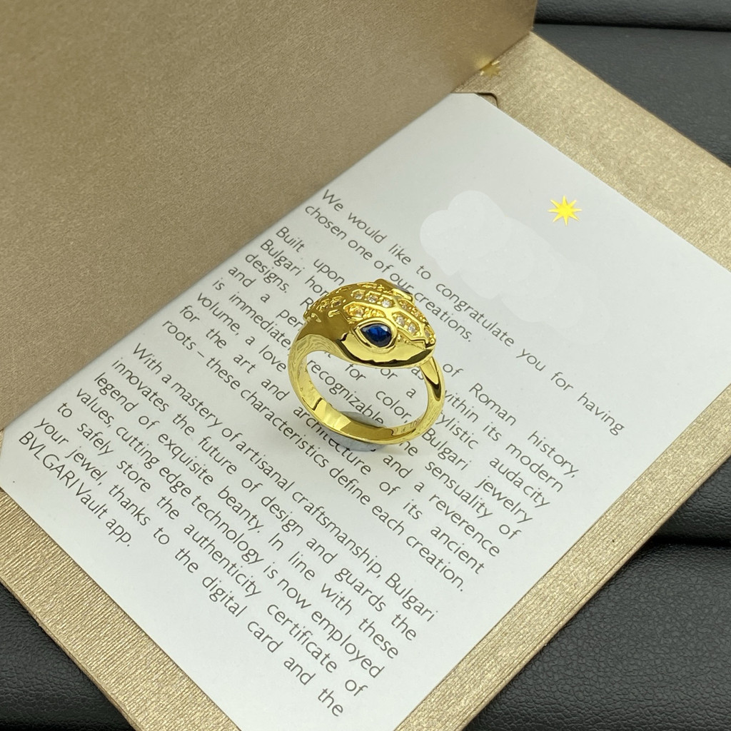 New diamond-encrusted snake head blue eye trendy ring, fashionable and unique design ring