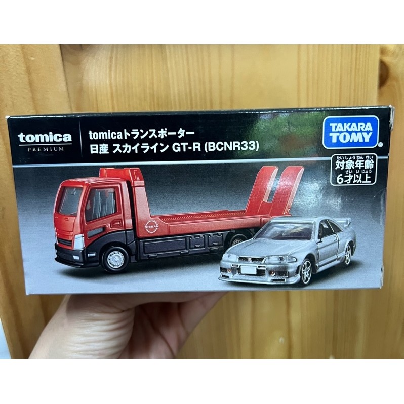 Mô hình xe to chở xe nhỏ Tomica Transporter Nissan Skyline GTR BCNR33