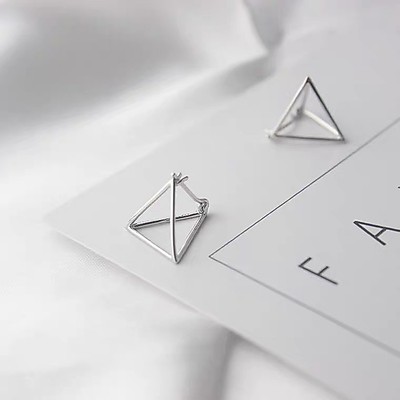 Khuyên tai bạc nữ TLEE tam giác khối cá tính TLEE JEWELRY B0280
