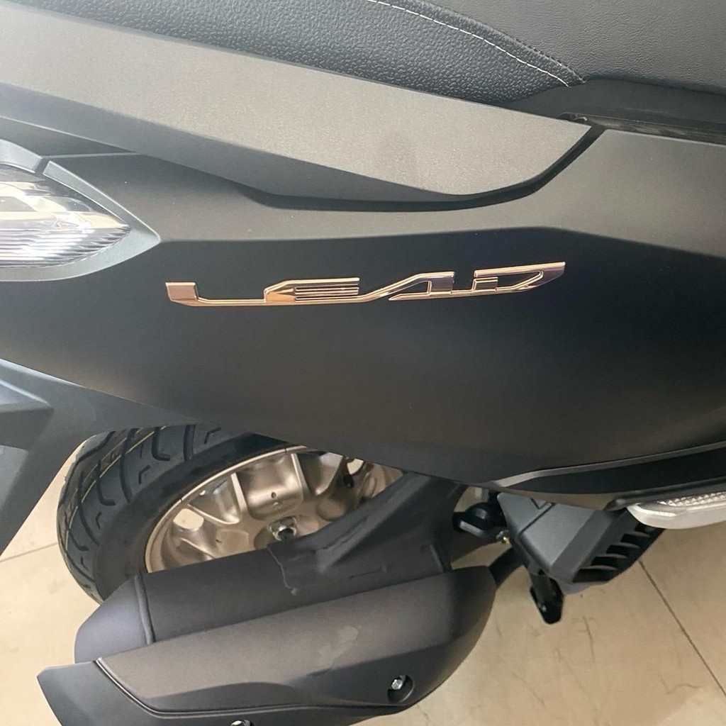 "Biểu tượng LEAD 2024-2025: Tem nổi chữ LEAD Honda độc đáo"